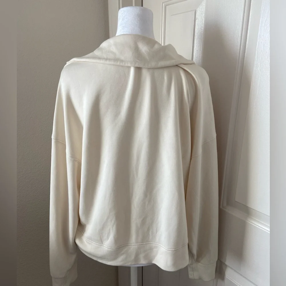 Danskin Women’s collared sweater - Picture 2 of 4